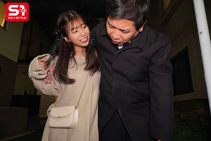 元教え子は僕にベタ惚れ！？ 教師の自宅に勝手に押し掛け 妻にバレる寸前の 【超背徳】乳首舐め手コキ！ 川越にこ