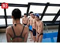 水泳部の美人コーチが男子部員のやる気をエロで爆上げ！ 布面積1％水着でほぼ裸体密着コーチング 安達夕莉