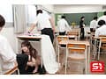 授業中ですら隠れオナニーする思春期ドバドバ性ホルモン少女から毎日校内でこっそりハメられちゃう同級生の僕。 白上咲花