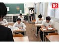 授業中ですら隠れオナニーする思春期ドバドバ性ホルモン少女から毎日校内でこっそりハメられちゃう同級生の僕。 白上咲花