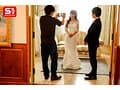 結婚式間近の花嫁、新郎との愛あるSEXよりも男性ウェディングプランナーから無理やり犯●れるほうがま●こビチャ濡れでイキまくる。 七ツ森りり