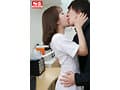 腰使いと舌使いがエグい変態ナースからグリグリ騎乗位と口封じ濃密キスでこっそり激しく痴女られる！ miru