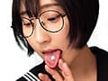 メガネを掛けた無垢な子に変態わいせつ行為をしたら…興味津々で欲しがり顔…初体験の生チ●コの感触に「本物は初めてです。」と懐き、トロけた顔で崩壊絶頂する地味カワで巨乳のパイパン●学生るか 糸井瑠花
