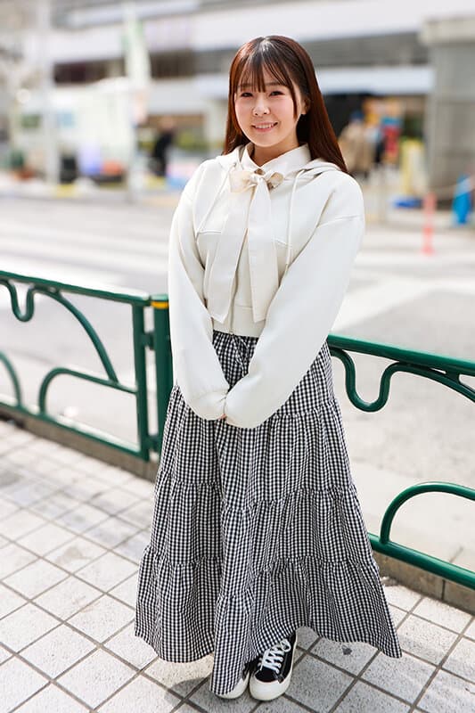 天然桃尻田舎娘のノーパン東京観光～ももなちゃん（ヒップ95cm） 桜庭ももな