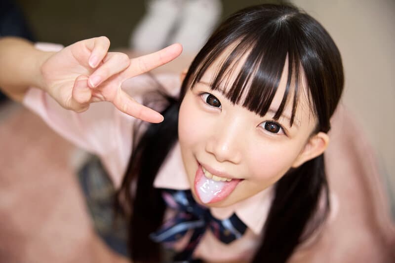 一心不乱にチ●ポ丸呑み放課後女子校生 特濃ザーメンごっくん編