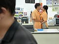 逆セクハラ×コンビニ妻～卑猥な淫語でバイト君を勃起させてチ○ポをしゃぶりつくす確信犯～ 東ふうか