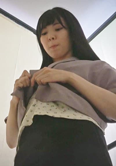 アパレル店員の暴挙!色白美人が通された闇の試着室!