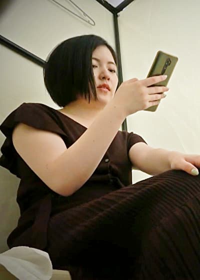 服を買おうとしていただけなのに!試着室でもてあそばれるマシュマロボディの女性客!