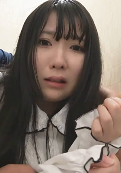 トイレ修理業者の凶行!「やだやだやだ!」トイレの個室に響く黒髪ロング美女の悲痛な叫び!